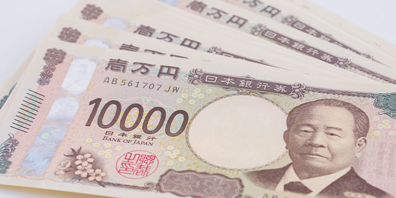ADVANCE公式広告に掲載された現金の画像